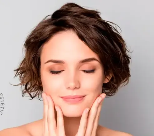 Limpieza facial en Valencia: Precisión estética para una piel saludable y luminosa